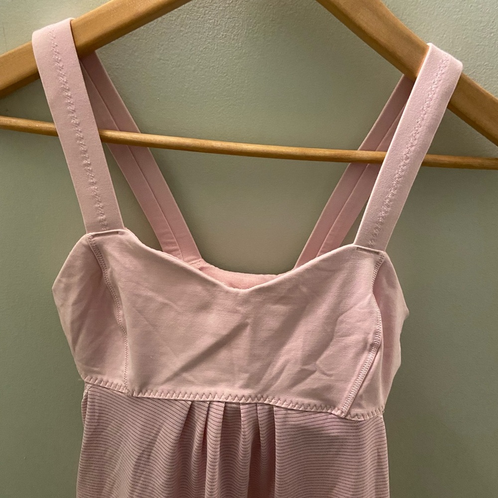 Lululemon Run: Back On Track Tank with cinch-able drawstring - Picture 7 of 10